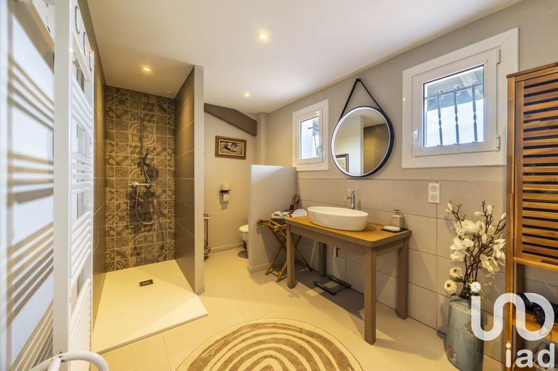 Maison - 228 m² - 8 pièces