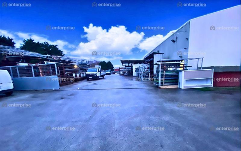 Local d'activité / Entrepôt - 300 m²