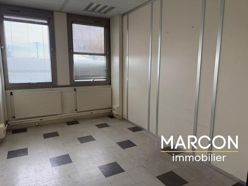 Bureau - 100 m² - 5 pièces