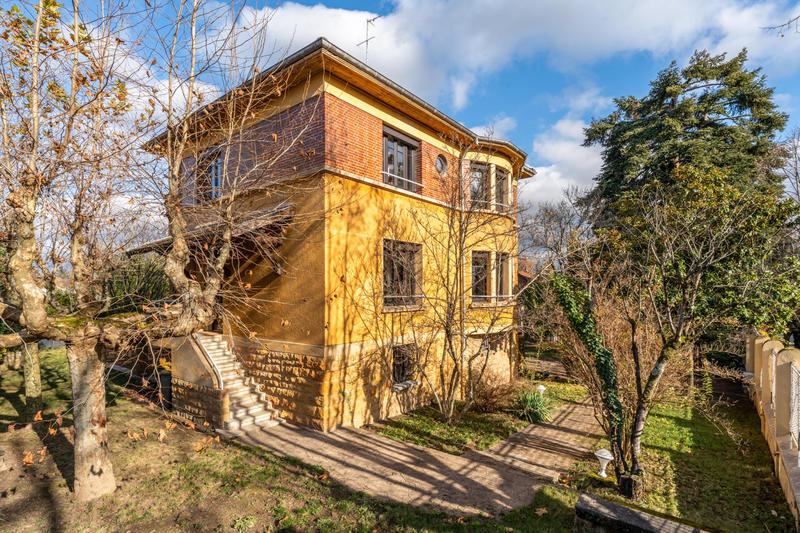 Maison - 221 m² - 7 pièces