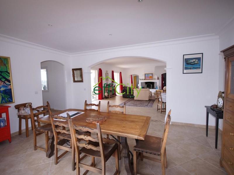 Maison - 260 m² - 7 pièces