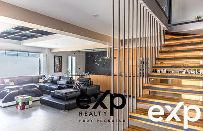 Maison - 285 m² - 9 pièces