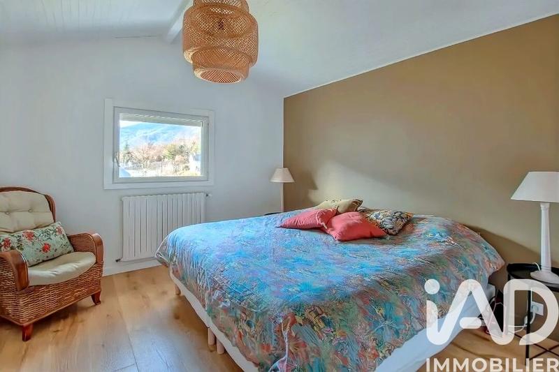 Maison - 243 m² - 9 pièces