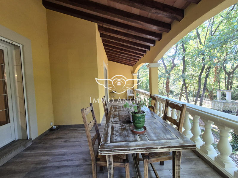 Maison traditionnelle - 213 m² - 7 pièces