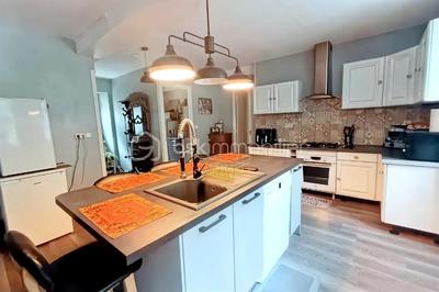 Maison - 240 m² - 6 pièces