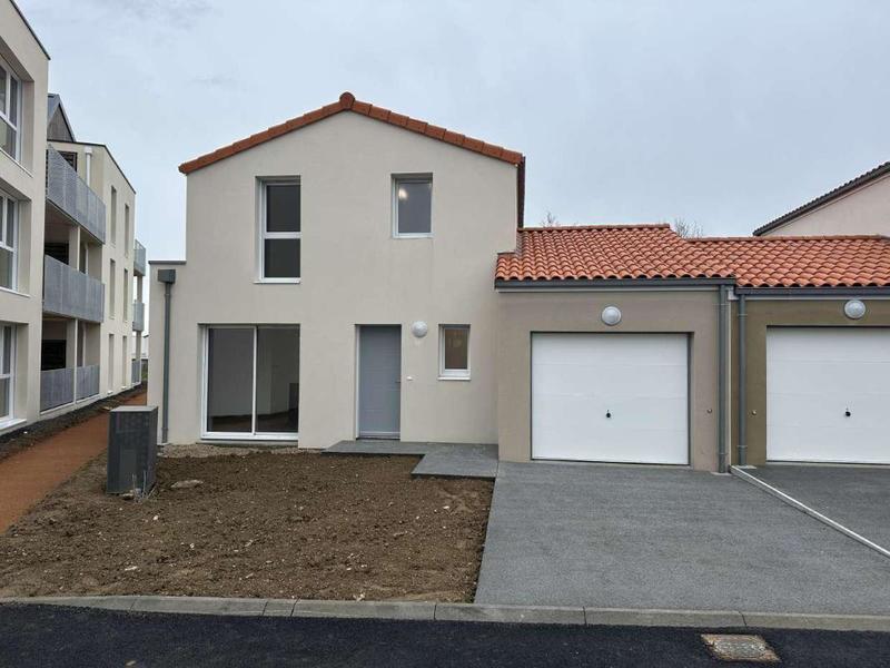 Maison - 95 m² - 5 pièces