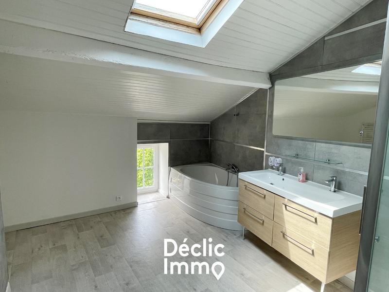 Maison - 338 m² - 8 pièces