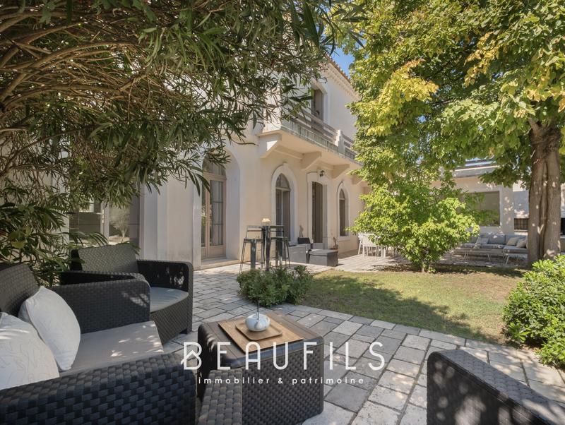 Maison - 245 m² - 8 pièces