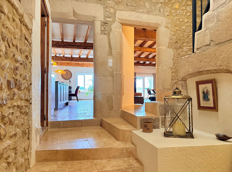 Maison - 238 m² - 9 pièces