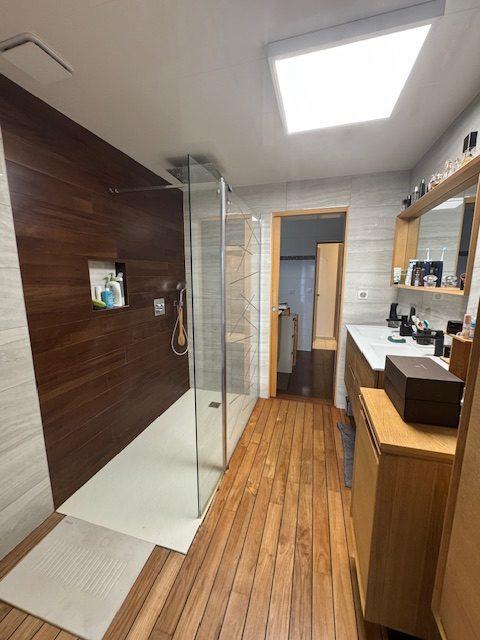 Maison - 180 m² - 8 pièces