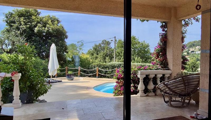 Villa - 204 m² - 6 pièces