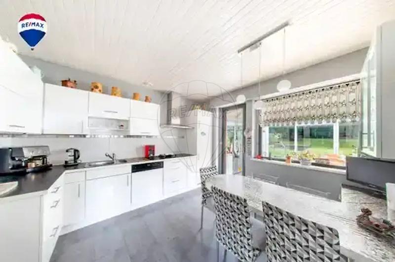 Maison - 174 m² - 8 pièces