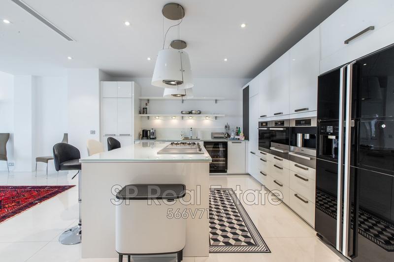 Appartement - 250 m² - 5 pièces