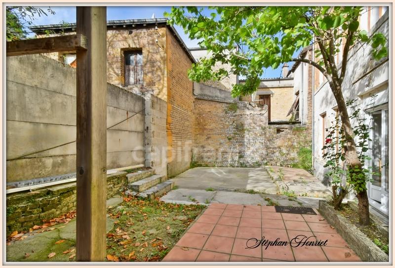 Maison - 311 m² - 11 pièces