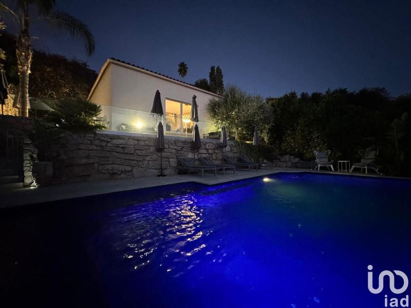 Maison - 180 m² - 6 pièces