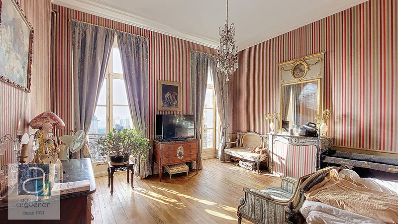 Maison - 327 m² - 11 pièces