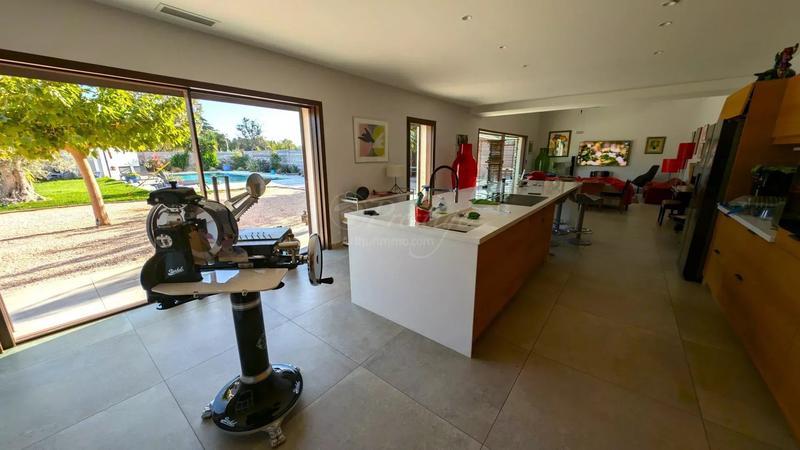 Maison - 260 m² - 7 pièces