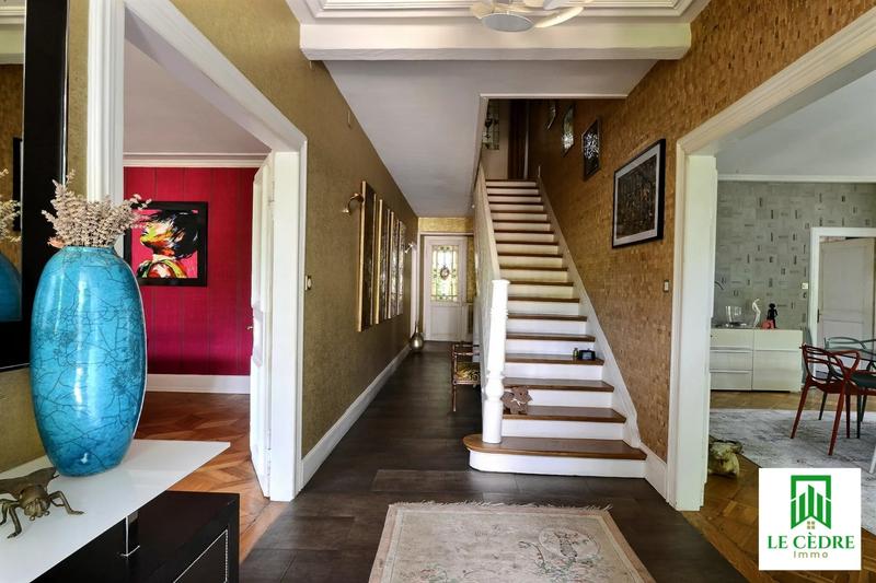 Maison - 465 m² - 15 pièces