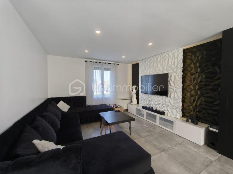 Maison traditionnelle - 251 m² - 7 pièces