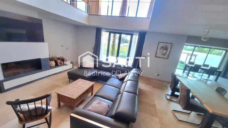 Maison - 230 m² - 6 pièces