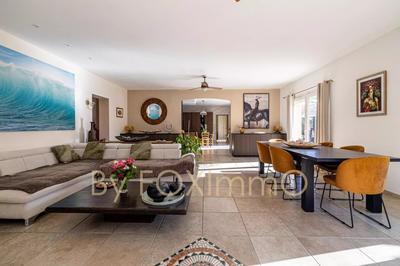 Maison - 330 m² - 9 pièces