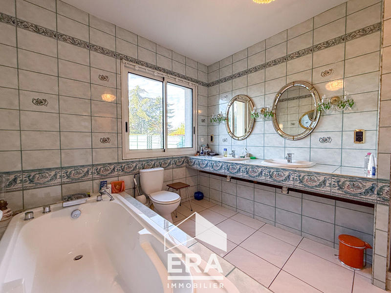 Maison - 140 m² - 5 pièces