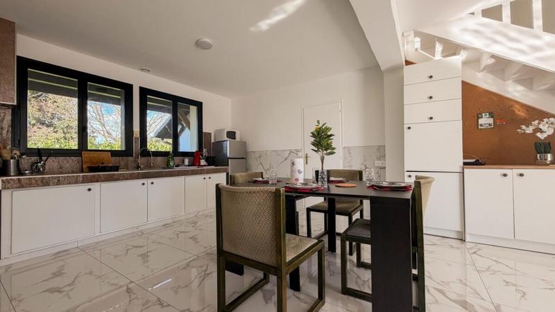 Maison - 193 m² - 9 pièces