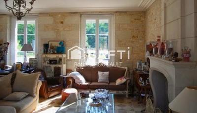 Maison - 640 m² - 11 pièces