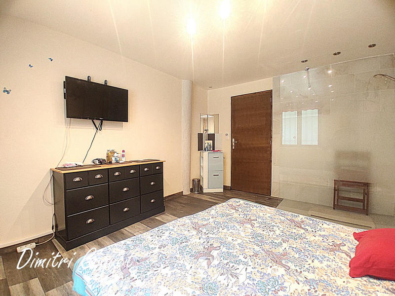 Maison - 205 m² - 7 pièces