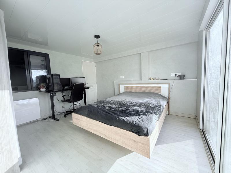 Maison - 143 m² - 8 pièces