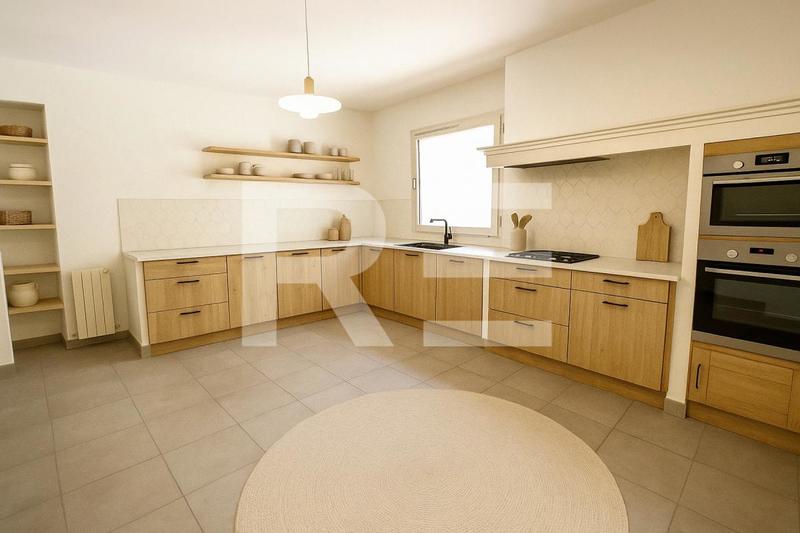 Maison - 250 m² - 14 pièces