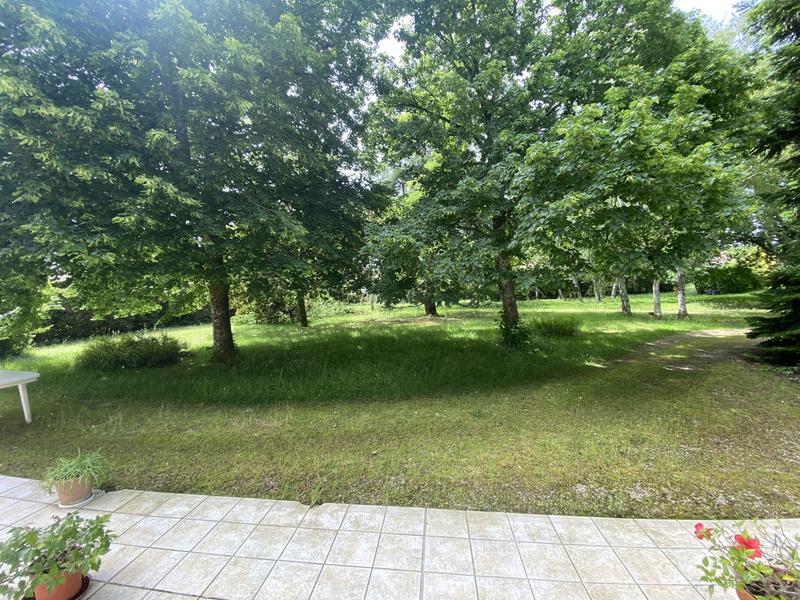 Maison traditionnelle - 277 m² - 9 pièces