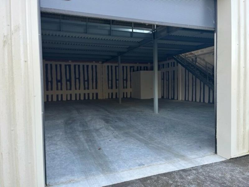 Local d'activité / Entrepôt - 374 m²