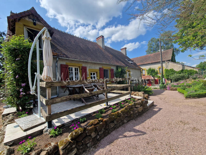 Maison - 420 m² - 12 pièces