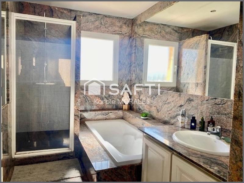 Villa - 230 m² - 6 pièces