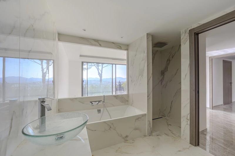 Maison - 360 m² - 10 pièces