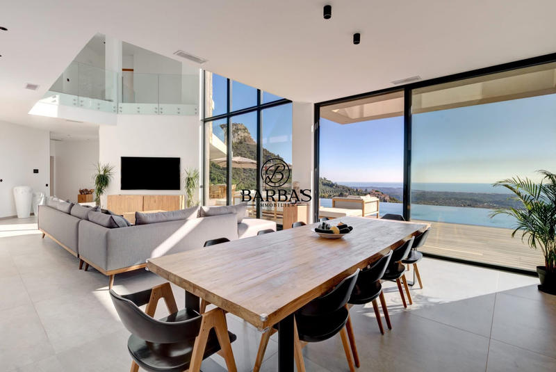 Maison - 445 m² - 8 pièces