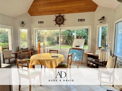 Maison - 230 m² - 8 pièces