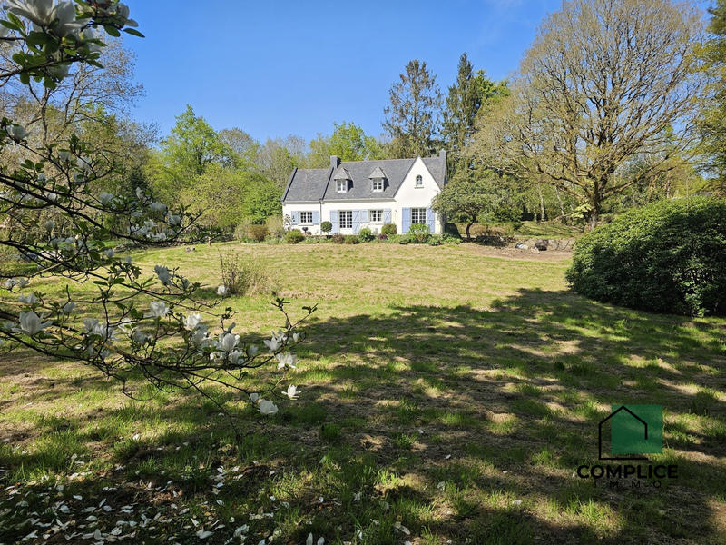 Maison traditionnelle - 160 m² - 6 pièces