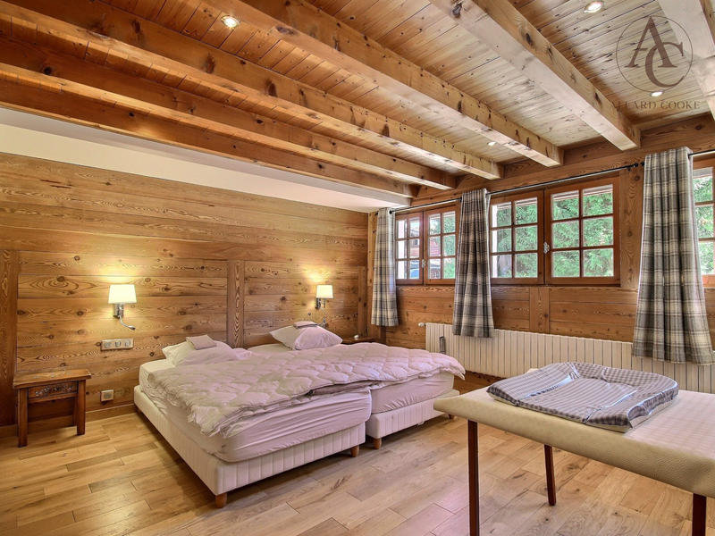 Châlet - 585 m² - 11 pièces