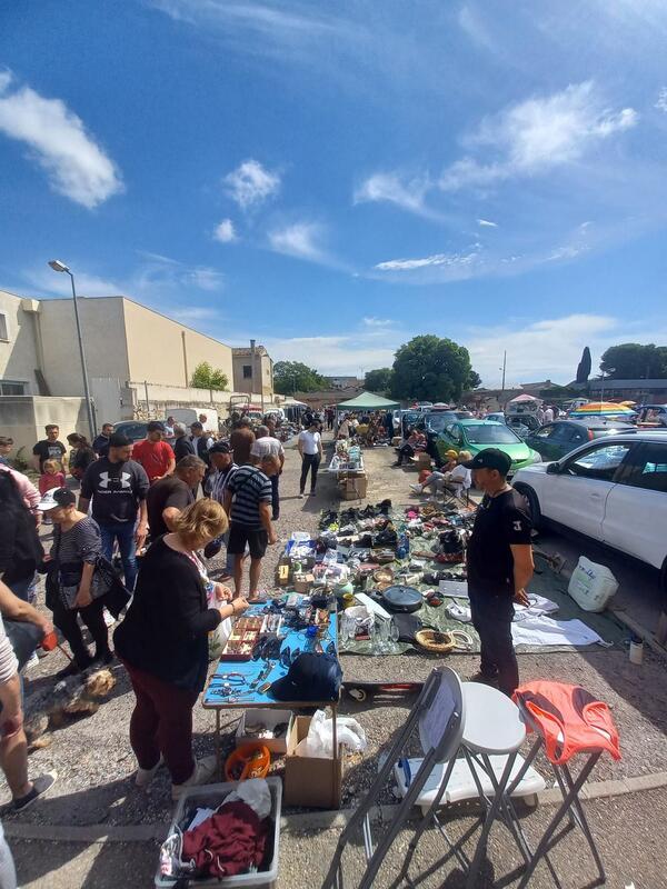 Vide grenier de l'ape