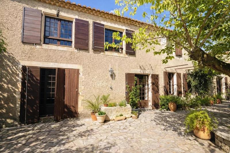 Mas - 230 m² - 7 pièces