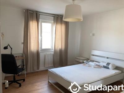 Chambre - 13 m² - 1 pièce