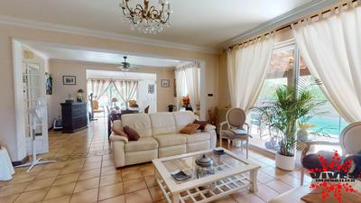 Maison - 220 m² - 5 pièces