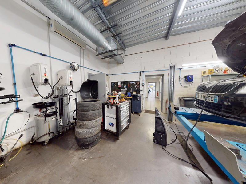 Local d'activités - 428 m² - 8 pièces