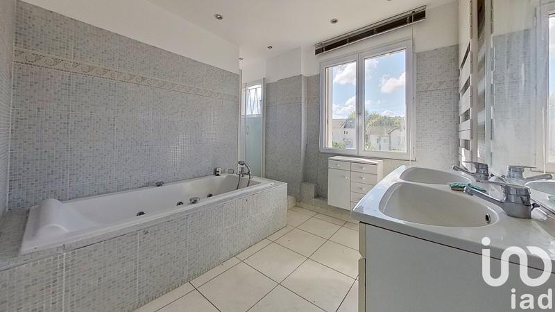 Maison - 186 m² - 8 pièces