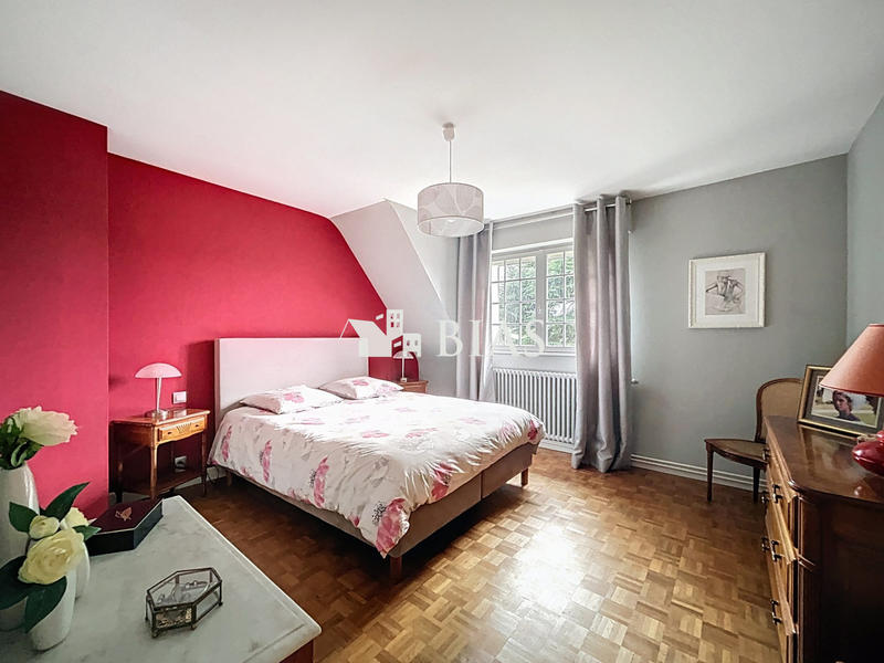 Maison - 183 m² - 8 pièces