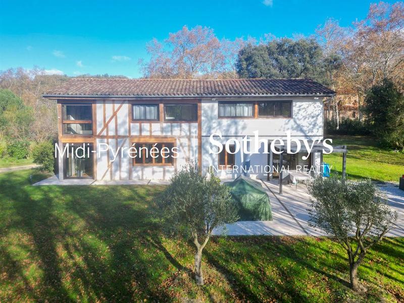 Maison - 186 m² - 7 pièces