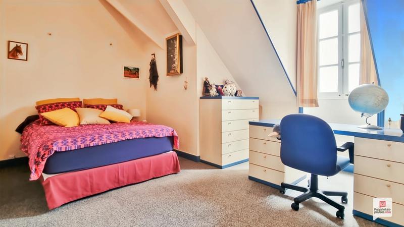 Demeure - 320 m² - 12 pièces