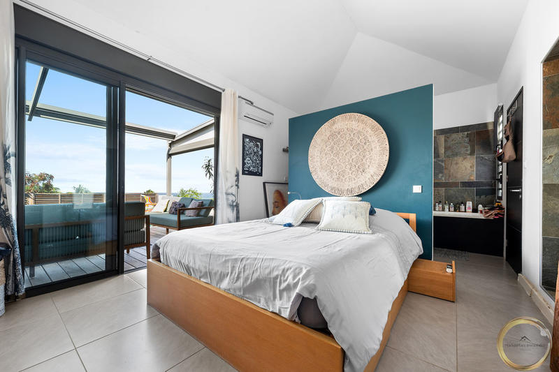 Maison - 230 m² - 8 pièces